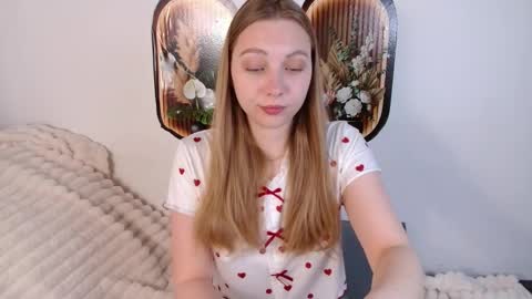Snapshot of love_bella_ chatting on April 30, 2026, 12:17 am love bella online show from April 30, 2026, 12:17 am