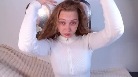 Snapshot of love_bella_ chatting on May 11, 2026, 12:27 am love bella online show from May 11, 2026, 12:27 am