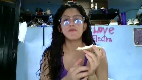 love_electra online show from April 1, 2026, 3:09 pm