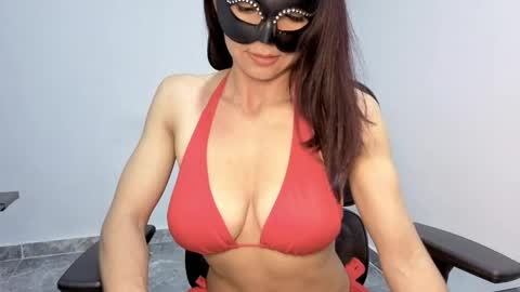 Snapshot of love_gatubela chatting on May 21, 2026, 8:16 pm Nina online show from May 21, 2026, 8:16 pm