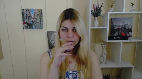 Alexya online show from February 19, 2025, 4:33 pm