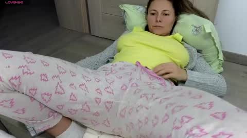 jessmy pleasure is in your hands s online show from December 15, 2024, 7:53 pm