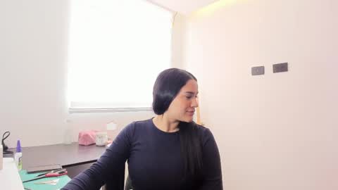 Kristen LoveBerry online show from September 19, 2025, 4:07 pm