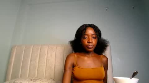 Snapshot of love_miah chatting on October 8, 2025, 11:52 am Miah online show from October 8, 2025, 11:52 am