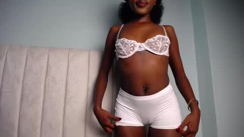 Snapshot of love_miah chatting on October 14, 2025, 2:51 pm Miah online show from October 14, 2025, 2:51 pm