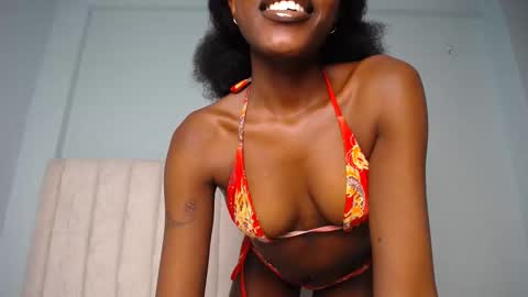 Snapshot of love_miah chatting on October 22, 2025, 8:36 am Miah online show from October 22, 2025, 8:36 am