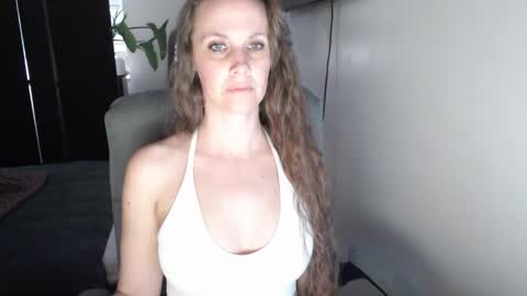 LoVe On  online show from December 1, 2024, 11:04 pm