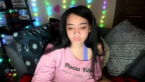Snapshot of love_raquel_xo chatting on February 28, 2025, 1:47 am Raquel Love online show from February 28, 2025, 1:47 am
