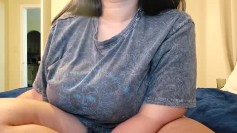 Snapshot of love_raquel_xo chatting on September 23, 2025, 2:14 am Raquel Love online show from September 23, 2025, 2:14 am