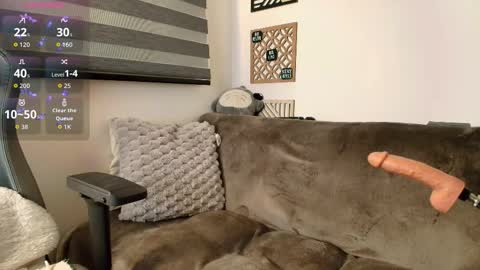 Sharol Leon online show from December 2, 2025, 3:45 am