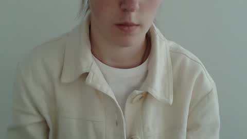 Vivian online show from November 12, 2025, 1:33 pm