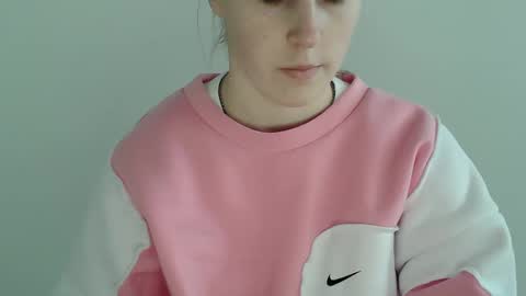 Vivian online show from November 23, 2025, 11:10 am