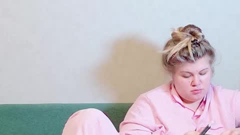 Snapshot of love_wiggy18 chatting on December 12, 2024, 1:06 pm Ally online show from December 12, 2024, 1:06 pm