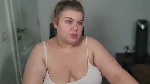 Snapshot of love_wiggy18 chatting on October 4, 2025, 5:49 am Ally online show from October 4, 2025, 5:49 am