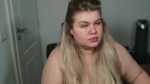 Snapshot of love_wiggy18 chatting on October 9, 2025, 3:37 am Ally online show from October 9, 2025, 3:37 am