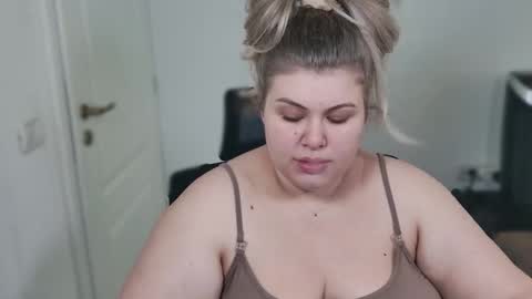 Snapshot of love_wiggy18 chatting on November 3, 2025, 7:09 am Ally online show from November 3, 2025, 7:09 am