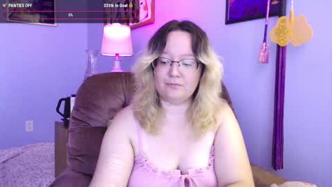 love_you_julia online show from September 14, 2025, 9:58 pm