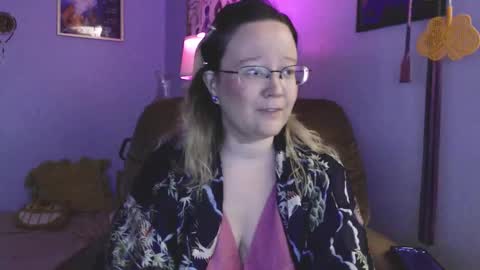 love_you_julia online show from September 19, 2025, 1:40 am