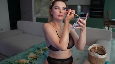 Snapshot of love_you_to123 chatting on October 7, 2025, 8:44 am love you to123 online show from October 7, 2025, 8:44 am