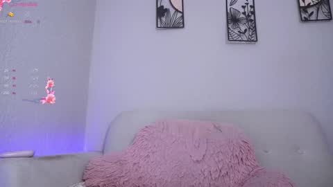 katalina   online show from December 4, 2025, 4:44 am