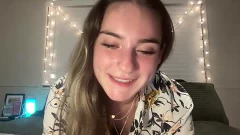 Snapshot of lovefromrose1 chatting on July 16, 2026, 3:23 am Olivia Rose online show from July 16, 2026, 3:23 am
