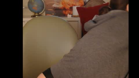 Ashley and Leon online show from February 2, 2026, 12:37 pm