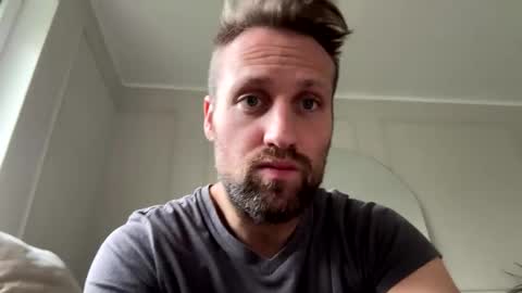 lovefuesse online show from November 17, 2025, 8:09 am