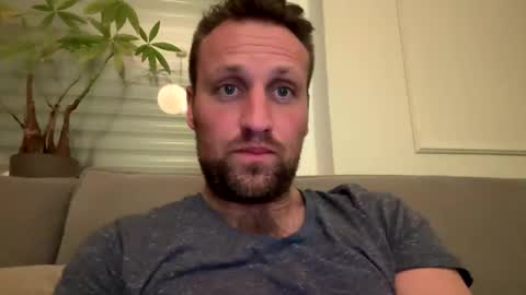 lovefuesse online show from March 7, 2026, 8:06 pm