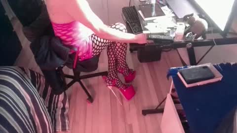 lovehigheels2 online show from January 25, 2025, 5:07 am