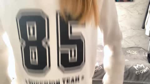 Ella online show from October 12, 2025, 7:18 am