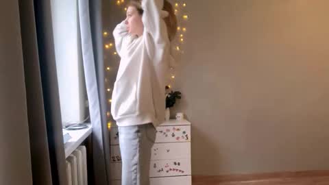 Ella online show from December 22, 2025, 6:21 am