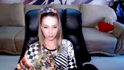 Snapshot of lovellymalina chatting on June 18, 2026, 10:41 am private open online show from June 18, 2026, 10:41 am
