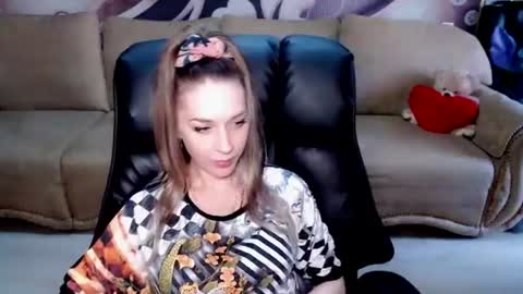 Snapshot of lovellymalina chatting on June 26, 2026, 12:42 pm private open online show from June 26, 2026, 12:42 pm