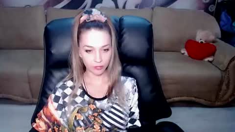 Snapshot of lovellymalina chatting on June 28, 2026, 1:17 pm private open online show from June 28, 2026, 1:17 pm