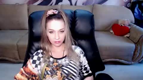 Snapshot of lovellymalina chatting on July 5, 2026, 2:24 pm private open online show from July 5, 2026, 2:24 pm