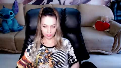 Snapshot of lovellymalina chatting on July 15, 2026, 11:26 am private open online show from July 15, 2026, 11:26 am