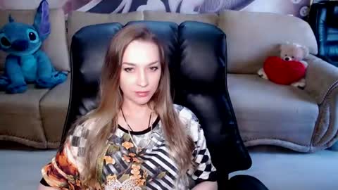 Snapshot of lovellymalina chatting on July 25, 2026, 11:19 am private open online show from July 25, 2026, 11:19 am