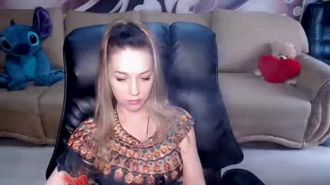 Snapshot of lovellymalina chatting on August 1, 2026, 12:15 pm private open online show from August 1, 2026, 12:15 pm
