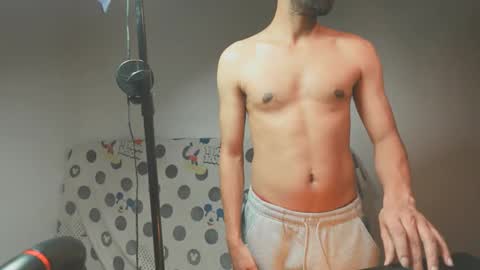 Lovely Person online show from February 5, 2025, 8:35 pm
