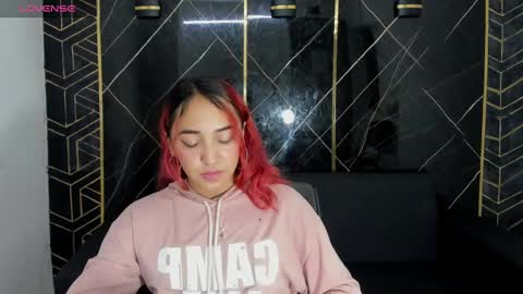 Snapshot of lovely_ashlee chatting on December 3, 2024, 3:52 am lovely_ashlee online show from December 3, 2024, 3:52 am