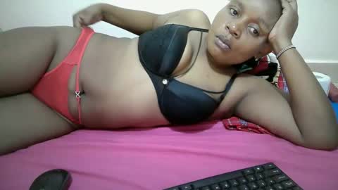 Snapshot of lovely_gee chatting on May 13, 2026, 12:02 pm sexylover online show from May 13, 2026, 12:02 pm