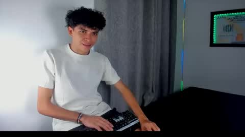 Snapshot of lovely_horny713 chatting on April 14, 2026, 4:13 pm Salo online show from April 14, 2026, 4:13 pm