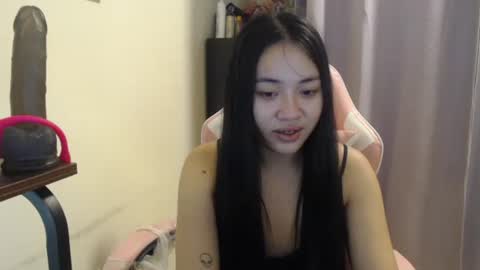 lovely_leah23 online show from November 30, 2025, 4:55 pm
