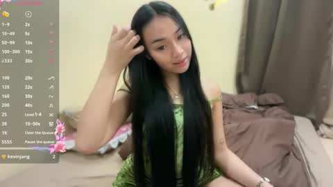 Snapshot of lovely_leah23 chatting on May 7, 2026, 5:18 pm lovely_leah23 online show from May 7, 2026, 5:18 pm