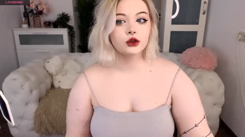 lovely_leilla online show from January 29, 2025, 10:22 pm