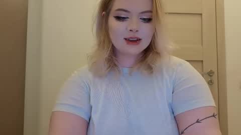 lovely_leilla online show from October 17, 2025, 6:10 pm