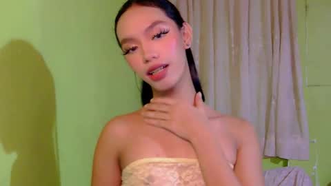 lovely_nephi_intown online show from March 4, 2026, 4:02 pm