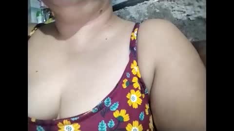 lovely_orchid online show from November 28, 2025, 11:35 am