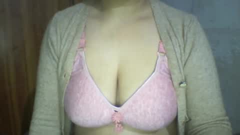 Snapshot of lovely_sweet_girl chatting on January 5, 2025, 7:28 am katrina follow me guys online show from January 5, 2025, 7:28 am