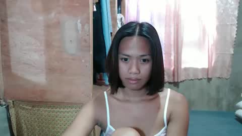 lovely_yvoneslutty online show from January 13, 2026, 2:50 am